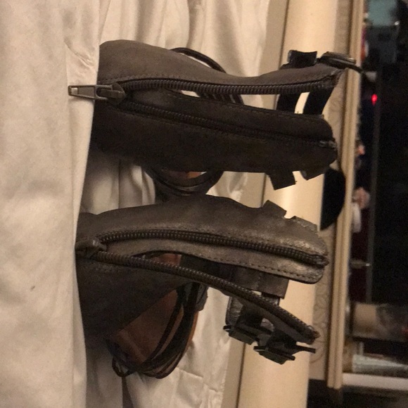 Sandals. Size 10. - Picture 3 of 3